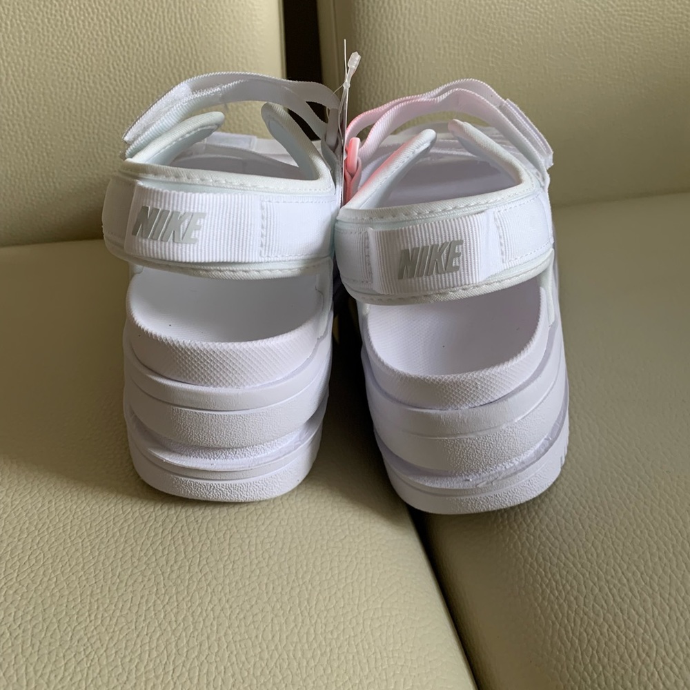 NWOB (WMNS) Nike Icon Classic
Sports White Sandals DH0223-100 - Picture 14 of 16